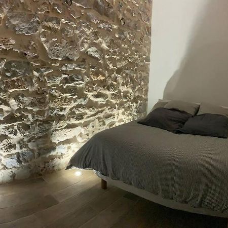 Jolie Appartement En Plein Centre Du Village Les Arcs-sur-Argens ภายนอก รูปภาพ
