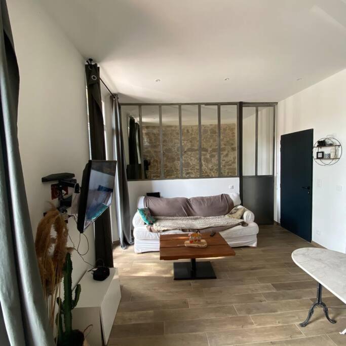 Jolie Appartement En Plein Centre Du Village Les Arcs-sur-Argens ภายนอก รูปภาพ